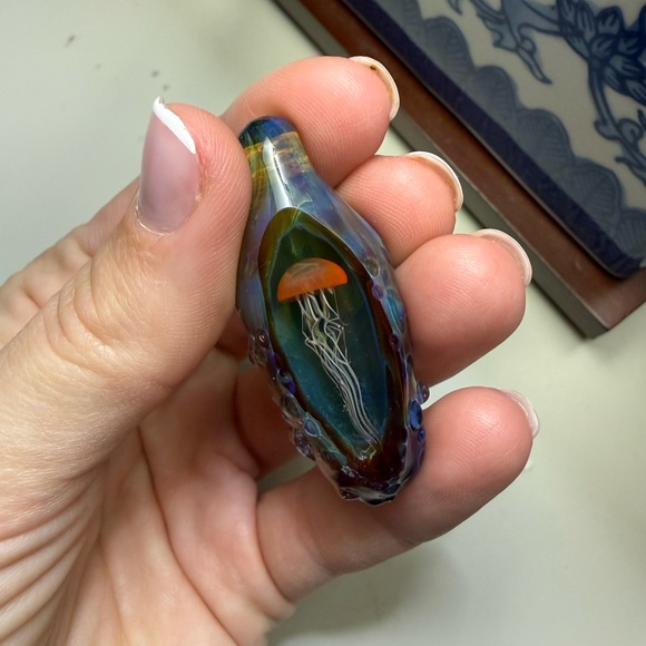 Handcrafted Jellyfish Glass Pendant - Picture 6 of 7